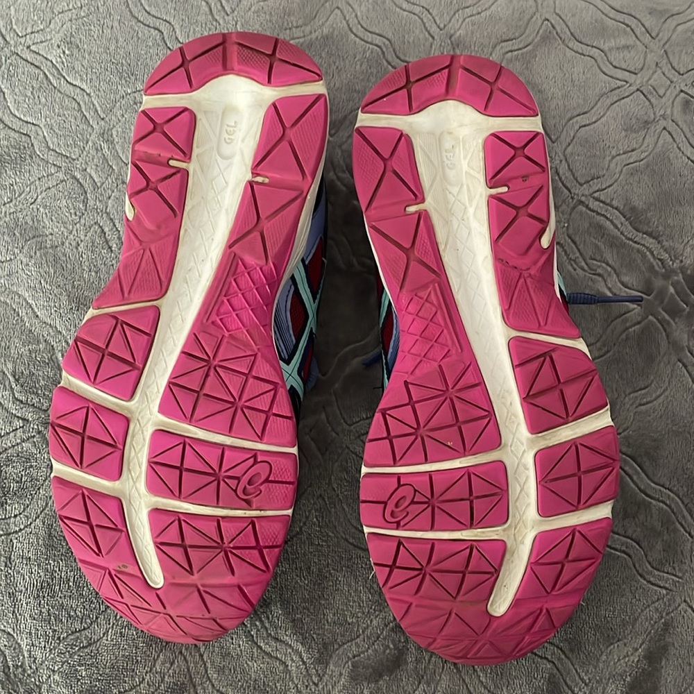 ASICS running shoes - Picture 5 of 7
